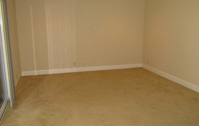 Upstairs 2 bedroom condo with balcony