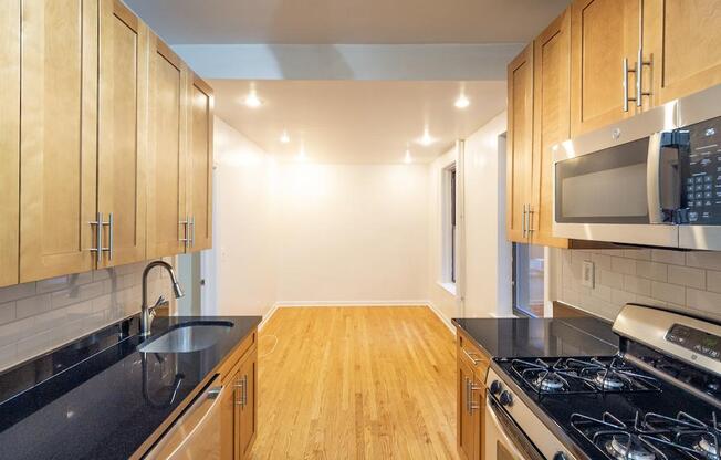 3 beds, 1 bath, $4,729, Unit 3-C