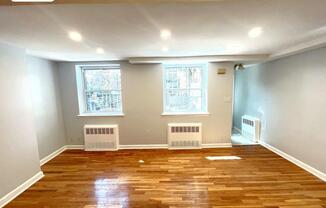 737 E 78 ST
