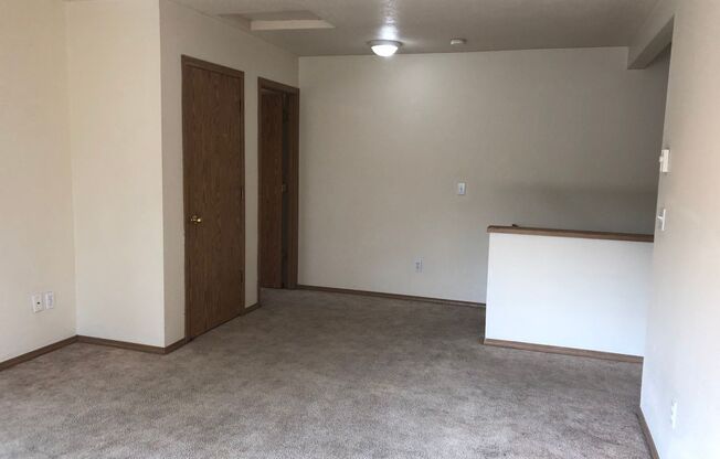 2 beds, 1 bath, 700 sqft, $1,350, Unit 8