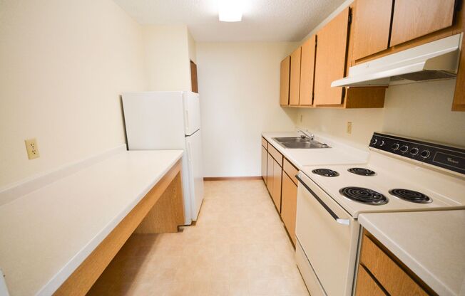 1 bed, 1 bath, $595, Unit #202