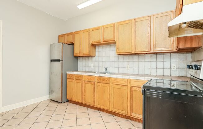 3 beds, 2 baths, $1,400, Unit Unit 2 - Back House