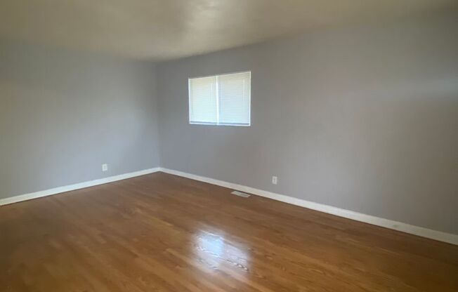 2 Bed 2 Bath house with BONUS room in basement!