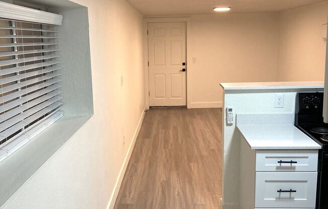 1 bed, 1 bath, 525 sqft, $1,199, Unit 30