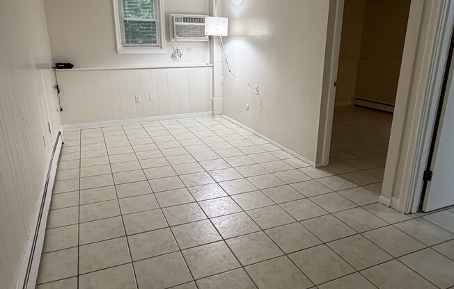 1 bed, 1 bath, 650 sqft, $1,900, Unit B1