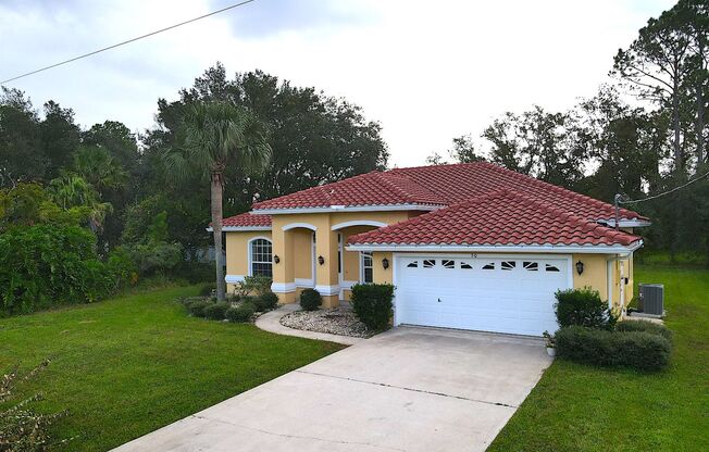 Roomy 3 Bedroom 2 Bath Home for Rent in Palm Coast w Screened Lanai!