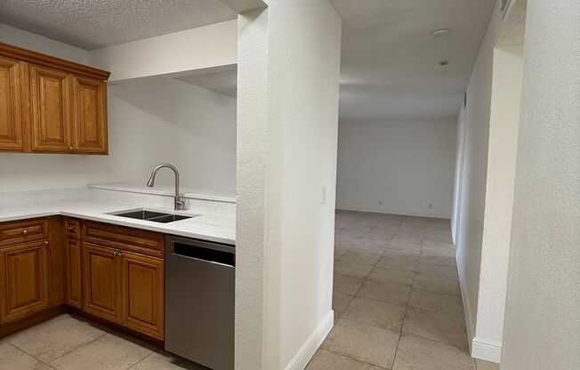 Updated 2BR/2BA w/ Balcony — Palm Beach Grande