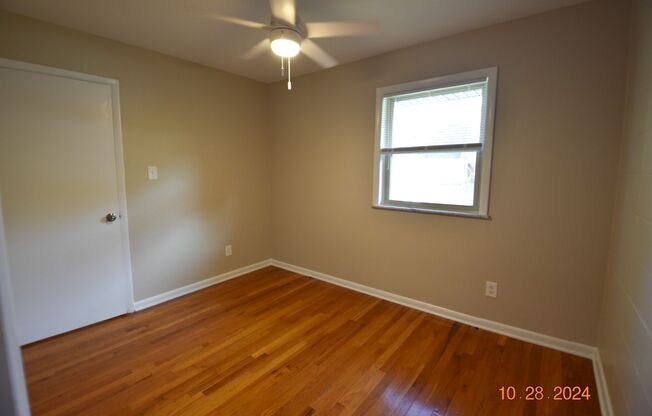 2 beds, 1.5 baths, 970 sqft, $995, Unit Spring 145 - Apt 3