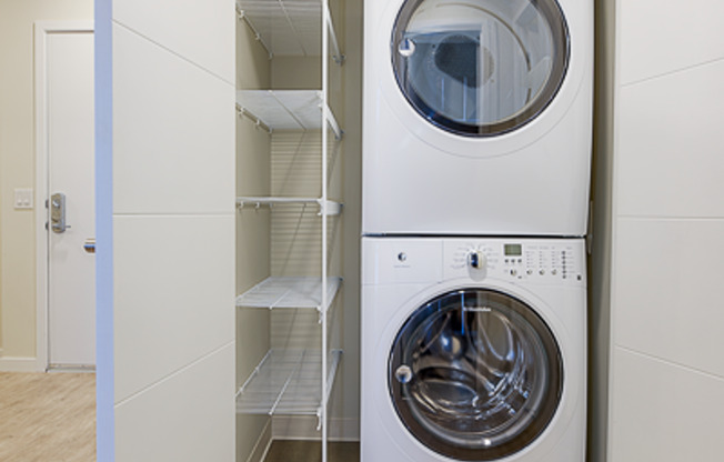 1 bed, 1 bath, 718 sqft, $3,599, Unit 909