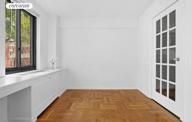 2 beds, 1 bath, $4,500, Unit E1E