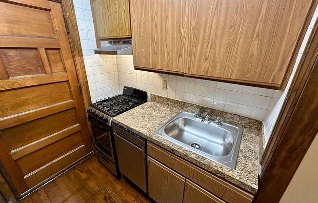 1 bed, 1 bath, 450 sqft, $1,895, Unit 520-L1