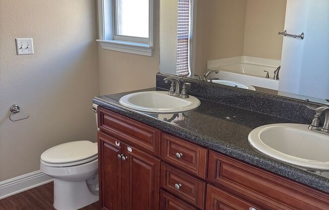 **Charming 3-Bedroom, 2-Bath Home for Rent in West Gulfport, MS!**
