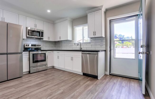 2 beds, 2 baths, 900 sqft, $2,795, Unit 4