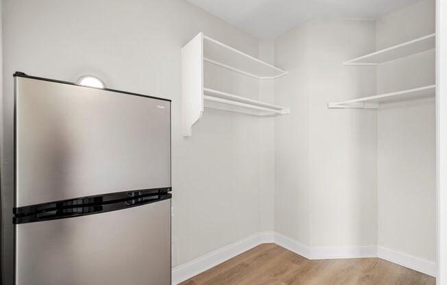 Studio, 1 bath, 380 sqft, $1,650, Unit 137