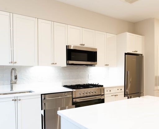 1 bed, 1 bath, 695 sqft, $3,375, Unit 303