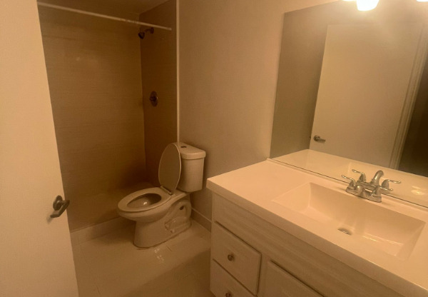 8290 Lake Dr