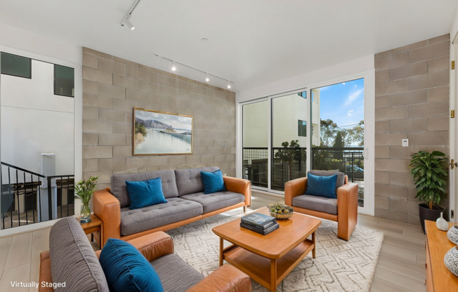 Contemporary Little Italy Studio!