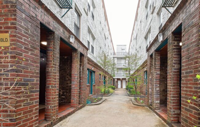Studio, 1 bath, 400 sqft, $890, Unit B34