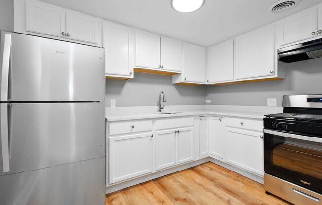 3 beds, 1 bath, 1,100 sqft, $1,860, Unit 3131-103