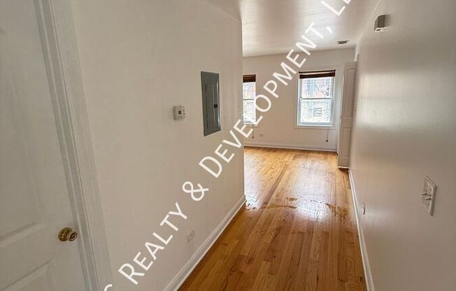 1512 W 17 ST