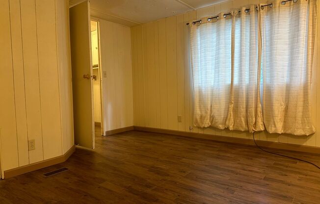 2 beds, 1 bath, $800