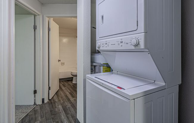 2 beds, 1 bath, 980 sqft, $1,525, Unit C65