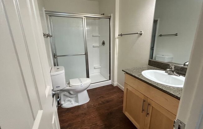 2 beds, 2 baths, 880 sqft, $2,795, Unit L-4