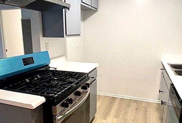 2 beds, 2 baths, 900 sqft, $2,450, Unit 106