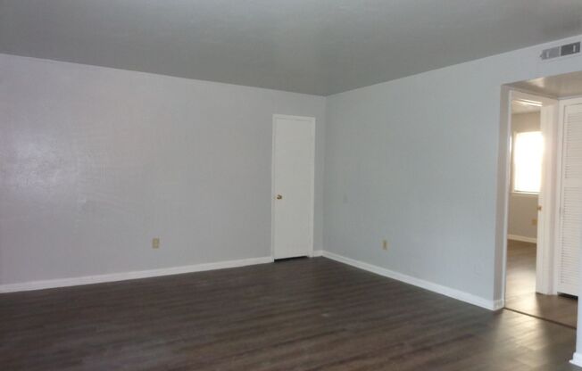 2 beds, 1 bath, 750 sqft, $1,150, Unit Unit 3