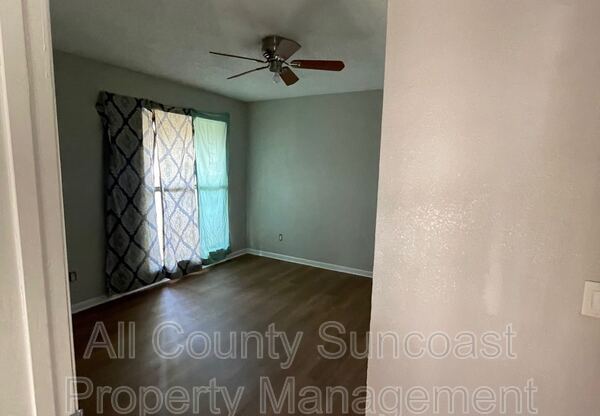 2 beds, 1 bath, 924 sqft, $1,695