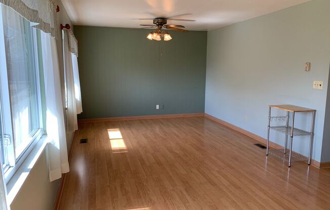 3 beds, 1 bath, $1,365