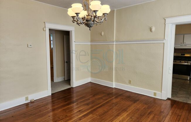 2 beds, 1 bath, $1,095, Unit Battery, 2219 S.