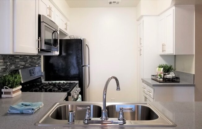 1 bed, 1 bath, 650 sqft, $2,475, Unit 8555-211