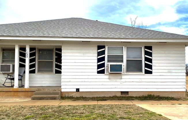 MOVE IN READY!