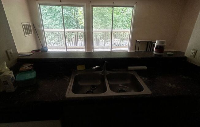 Freshly Renovated 3BR Condo Steps from UNCC & Transit