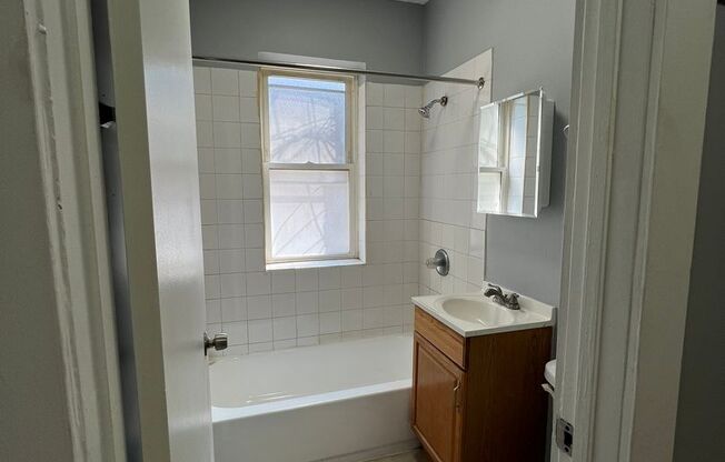 Studio, 1 bath, 350 sqft, $1,100