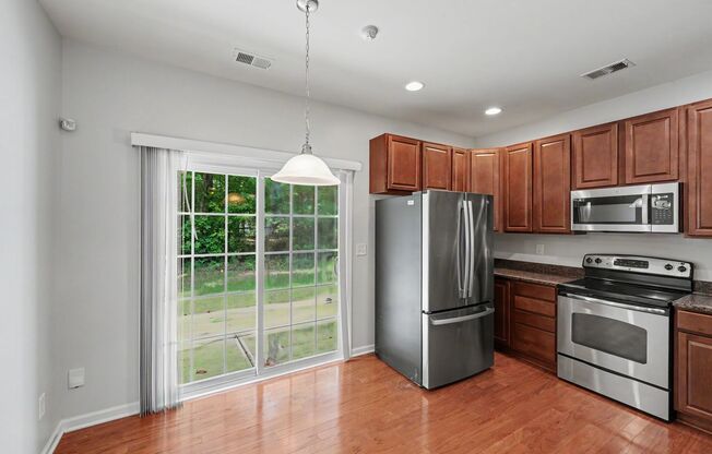 Beautiful 3BR Townhome with Community Pool & Garage!