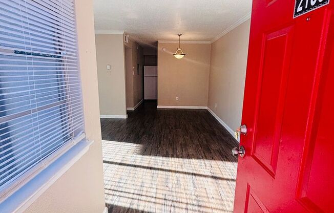 1 bed, 1 bath, 700 sqft, $1,250, Unit 2100
