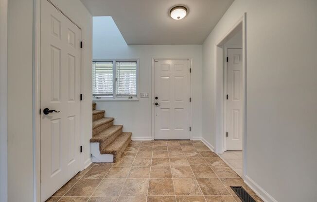River Hills: 3 BR with 2 Full & 2 Half Baths