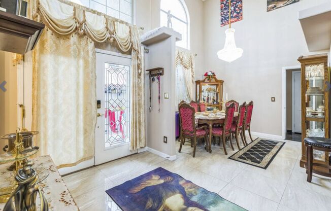 Fully Furnished Luxury Home with Solar