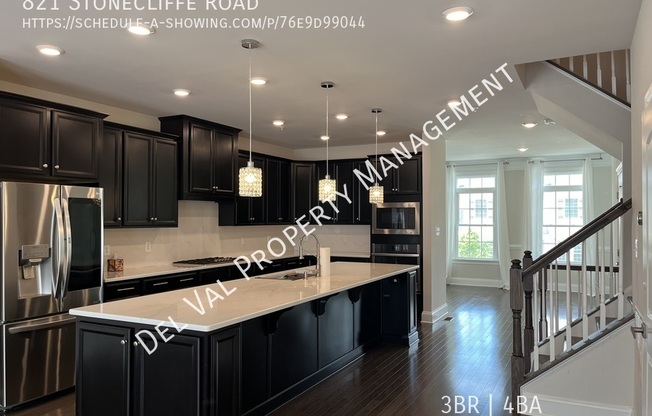 821 STONECLIFFE RD