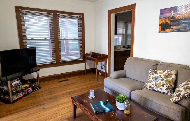 325 W Wilson