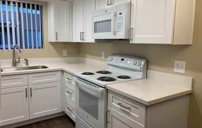 2 beds, 2 baths, 900 sqft, $1,750, Unit 224