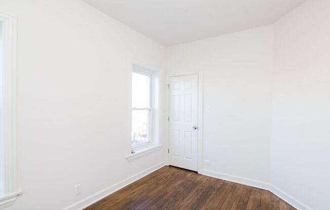 3 beds, 1 bath, 1,050 sqft, $2,400, Unit 6571-2