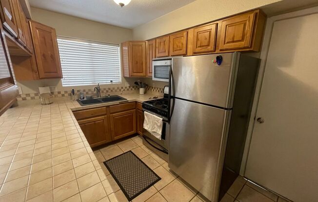 Cute Condo located in Sunset Mesa for Rent!