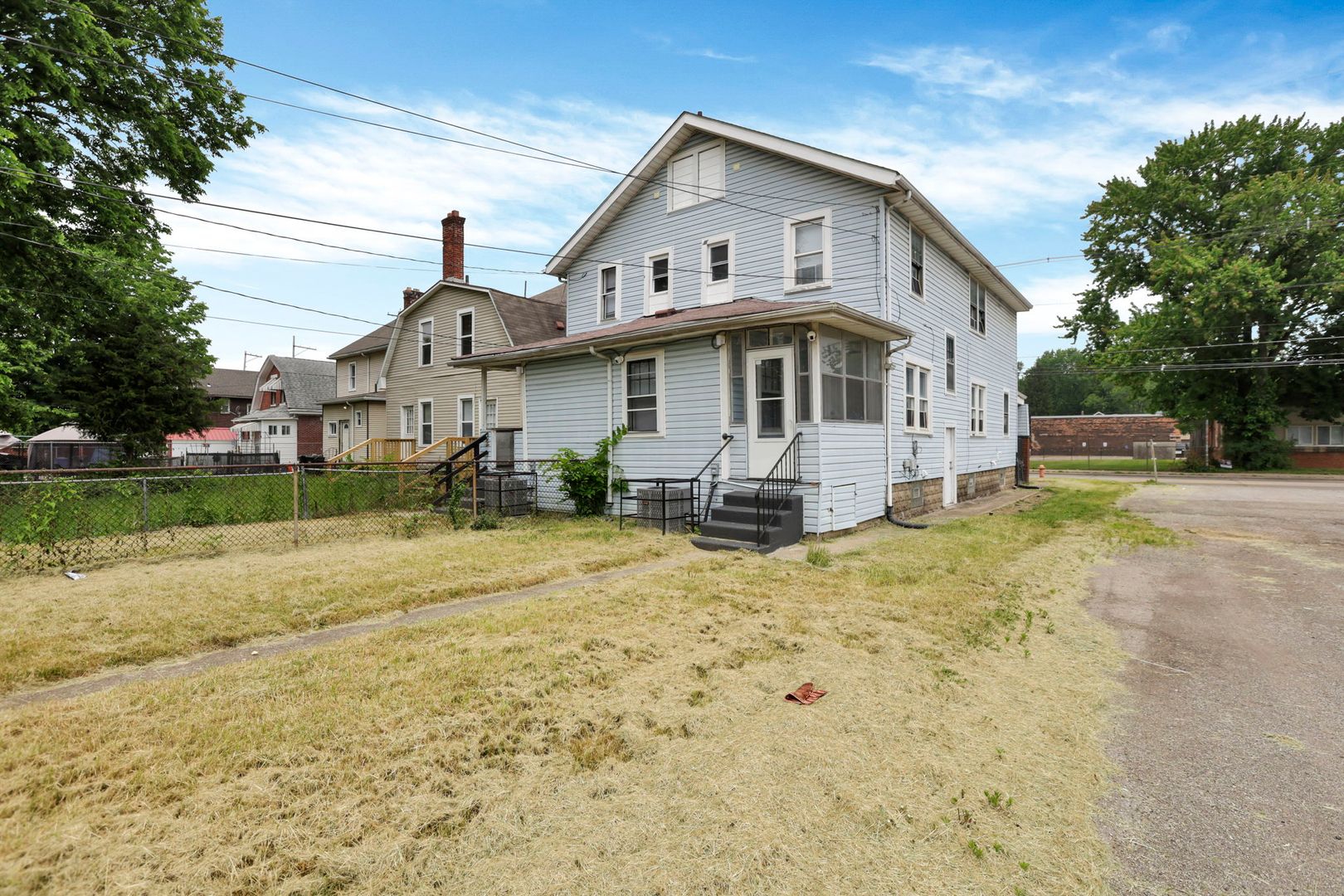 2229-2231 E 5th Ave