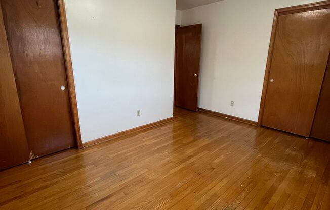 2 beds, 1 bath, 903 sqft, $1,240, Unit G-3