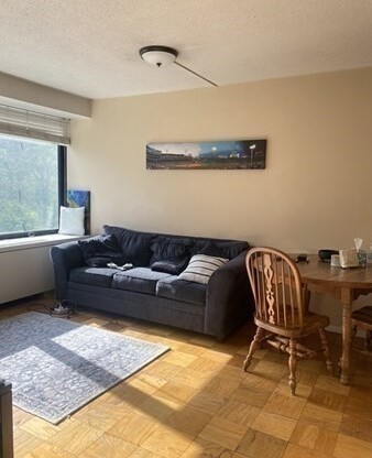 2 beds, 1 bath, 881 sqft, $3,500, Unit 4H