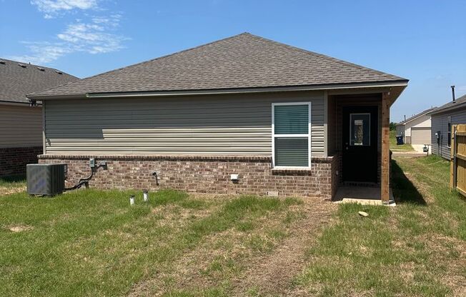 3 beds, 2 baths, $1,525