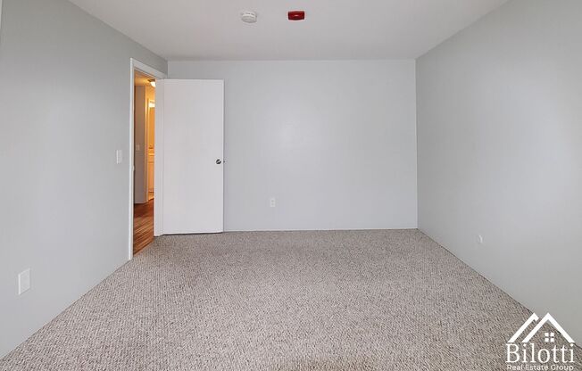 2 beds, 1 bath, 930 sqft, $1,775, Unit 268-22